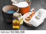 Spa still life with sea salt and lavender,towels ,scent candles and bath oil. Стоковое фото, агентство Ingram Publishing / Фотобанк Лори