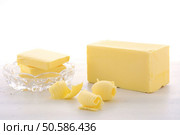 Butter on white wood table with butter curls and slices in crystal butter dish. . Стоковое фото, агентство Ingram Publishing / Фотобанк Лори