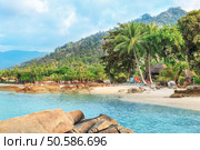 Beaches of Thailand. Empty morning Samui beach with rocks on foreground. Asian tropical beach paradise in Thailand. Стоковое фото, агентство Ingram Publishing / Фотобанк Лори