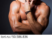 Perfect torso of young fitness man with strong biceps. Perfect torso of young fitness man with strong biceps. Front view. Стоковое фото, агентство Ingram Publishing / Фотобанк Лори