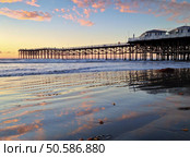 Sunset at Crystal Pier in Pacific Beach, San Diego, California. Taken 9 November 2015. Стоковое фото, агентство Ingram Publishing / Фотобанк Лори