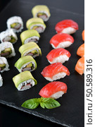 dish with various types of sushi, some of bluefin tuna and other salmon. Стоковое фото, агентство Ingram Publishing / Фотобанк Лори