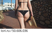 A woman goes to the beach to the sea on the hotel territory. Стоковое видео, видеограф Igor Skripachev / Фотобанк Лори