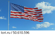 American Flag Waving in Clear Blue Sky During Bright Sunny Day. Стоковое AI-видео, аниматор Юлия Гапеенко / Фотобанк Лори