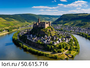 Medieval castle reichsburg cochem overlooking moselle river valley in germany. Стоковое AI-изображение, AI-художник Иван Рябоконь / Фотобанк Лори