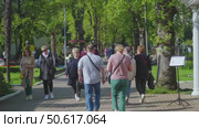 Sochi, Russia - May 16, 2023: People walk in a city park. Редакционное видео, видеограф Олег Альбертович Потаскуев / Фотобанк Лори