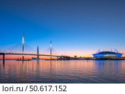 Башня Лахта Центра, Газпром Арена и Вантовый мост ЗСД . Ночной пейзаж. Крестовский остров, Санкт-Петербург, Россия (2018 год). Редакционное фото, фотограф Ольга Визави / Фотобанк Лори