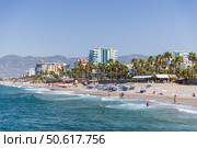 Serene view of a coastal city featuring a sandy beach, Mahmutlar, Turkey (2024 год). Редакционное фото, фотограф EugeneSergeev / Фотобанк Лори