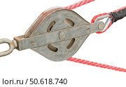 Корабельный блок с канатом на белом фоне. A ship's block with a rope on a white background. Стоковое фото, фотограф Татьяна Д / Фотобанк Лори