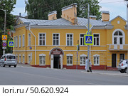 Епархиальная пекарня "Покровский хлеб" в здании постройки 19 века. Калуга. Редакционное фото, фотограф Лариса Вишневская / Фотобанк Лори