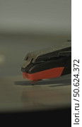 Old vinyl record player turning. Стоковое видео, видеограф Михаил Коханчиков / Фотобанк Лори