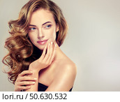 Beautiful girl with long wavy hair . Brunette model woman curly hairstyle . Hair coloring technique Balayage and Shatush. Cosmetology and hair care. Стоковое фото, фотограф Sofia Zhuravetc / Фотобанк Лори