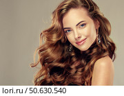 Beautiful girl with long wavy hair . Brunette model woman curly hairstyle . Hair coloring technique Balayage and Shatush. Cosmetology and hair care. Стоковое фото, фотограф Sofia Zhuravetc / Фотобанк Лори