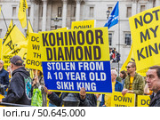 Anti Monarchy Protest in London Highlights KOHINOOR DIAMOND THEFT. London, UK, 5 May 2024. Редакционное фото, фотограф Zydrius Tartenis / Фотобанк Лори