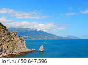 Вид на море со стороны Ласточкиного гнезда. Редакционное фото, фотограф Виктор Чепенко / Фотобанк Лори