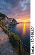 A breathtaking sunset over the picturesque coastal town in europe. Стоковое AI-видео, аниматор Sergey Grishin / Фотобанк Лори