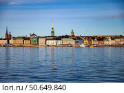 Cityscape View of Gamla Stan in Stockholm on a Sunny Day (2024 год). Редакционное фото, фотограф Aleksandr Golubev / Фотобанк Лори