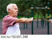 Elderly man doing fitness exercises outdoors. Стоковое фото, фотограф Татьяна Яцевич / Фотобанк Лори