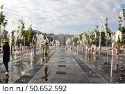 Russia, Moscow - 06 July 2020:   Khodynka field, Park and residential area. Fountain at summer day. Редакционное фото, фотограф Татьяна Васильева / Фотобанк Лори