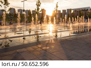 Russia, Moscow - 06 July 2020:   Khodynka field, Park and residential area. Fountain at sunset of a summer day. Редакционное фото, фотограф Татьяна Васильева / Фотобанк Лори