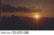 8 mm - sunset light bathing metropolitan skyline in warm orange hues, vintage light leak rendering nostalgic urban landscape with soft glowing atmosphere. Стоковое видео, видеограф Данил Руденко / Фотобанк Лори