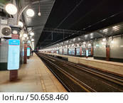 Железнодорожная платформа на станции Площадь трех вокзалов МЦД, Москва. Редакционное фото, фотограф Мария Сергеева / Фотобанк Лори