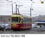 Трамвай ЛМ-68М2 (мод. СПб ГЭТ) №7655, Херсонская улица / Синопская набережная / Амбарная улица, Санкт-Петербург (2021 год). Редакционное фото, фотограф Алексей Иванов / Фотобанк Лори