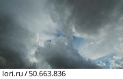 Storm clouds and hole with blue sky. Стоковое видео, видеограф Михаил Коханчиков / Фотобанк Лори
