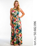 Casual Summer Floral Halter Neck Maxi Dress for Beach. Generative AI. Стоковое AI-изображение, AI-художник Roman Zavorotny / Фотобанк Лори