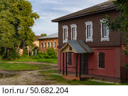 село Холуй, старые дома с наличниками на окнах. Редакционное фото, фотограф ~✿Eлена Челышева(Кочина)✿~ / Фотобанк Лори