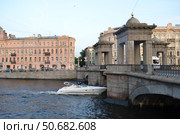 Лодки на реке Фонтанке у моста Ломоносова , Санкт-Петербург. Редакционное фото, фотограф Сергеев Валерий / Фотобанк Лори