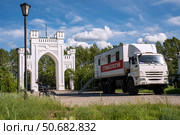 Автомобиль стоматологии из города Чита на улицах Нерчинска. Редакционное фото, фотограф Алексей / Фотобанк Лори
