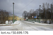 Второй Лаврский мост. Санкт-Петербург, в створе Лаврского проезда через реку Монастырку (2021 год). Редакционное фото, фотограф Алексей Иванов / Фотобанк Лори
