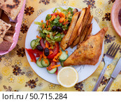 Tunisian brik pie served with vegetable salad. Стоковое фото, фотограф Яков Филимонов / Фотобанк Лори