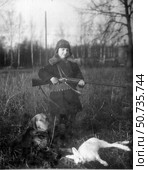 Юный охотник с ружьем, собакой и убитым зайцем. Стоковое фото, фотограф Retro / Фотобанк Лори