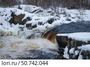 Вид на водопад Воицкий Падун февральским днем. Надвоицы, Карелия. Стоковое фото, фотограф Виктор Карасев / Фотобанк Лори