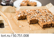 Домашняя выпечка. Овсяный пирог с черничным джемом. Сладкий десерт. Homemade baking. Sweet Dessert. Oatmeal cake with blueberry jam. Стоковое фото, фотограф AllNikArt / Фотобанк Лори