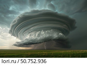 Supercell storm generating lightning over plains. Стоковое AI-изображение, AI-художник Иван Рябоконь / Фотобанк Лори