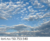 A sky filled with scattered cumulus and stratocumulus clouds against a vivid blue backdrop. Стоковое фото, фотограф Виктор Ветошкин / Фотобанк Лори