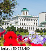 Дом Пашкова. Лето. Солнечный день. Москва. Редакционное фото, фотограф E. O. / Фотобанк Лори