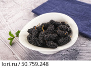 Juicy sweet mulberry in the bowl. Стоковое фото, фотограф Андрей Старостин / Фотобанк Лори