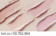 Fluid cosmetics textures featuring spread highlighter and foundation cream. Стоковое AI-видео, аниматор Анастасия Золотницкая / Фотобанк Лори