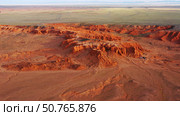 Bayanzag flaming cliffs at sunset in Mongolia. Стоковое фото, фотограф Михаил Коханчиков / Фотобанк Лори