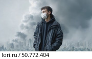 Young man wearing protective mask looking at polluted city skyline. Стоковое AI-видео, аниматор Юрий Поздников / Фотобанк Лори