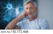 Mature man thinking with neurons background. Стоковое AI-видео, аниматор Юрий Поздников / Фотобанк Лори