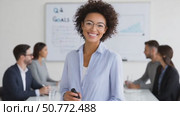 Smiling businesswoman holding a clicker during a presentation. Стоковое AI-видео, аниматор Юрий Поздников / Фотобанк Лори