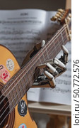 Robotic hand playing guitar chords following sheet music. Стоковое AI-видео, аниматор Юрий Поздников / Фотобанк Лори