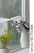 Robotic hand spraying cleaning solution on window. Стоковое AI-видео, аниматор Юрий Поздников / Фотобанк Лори