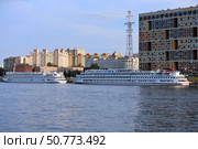 Санкт-Петербург. Речной вокзал. Круизные суда у причала. Редакционное фото, фотограф Александр Тарасенков / Фотобанк Лори