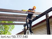 Worker building a gazebo. Стоковое фото, фотограф Сергей Чуйко / Фотобанк Лори